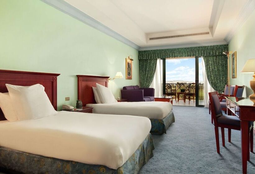 غرفة ديلوكس, Hilton Pyramids Golf