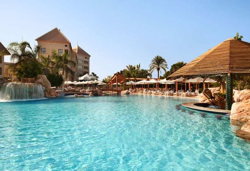 سوییت لوکس, Hilton Pyramids Golf