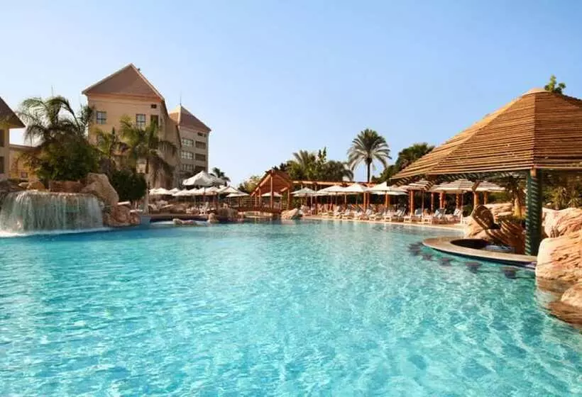 سوییت لوکس, Hilton Pyramids Golf