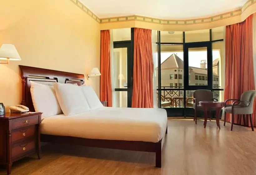 سوییت لوکس, Hilton Pyramids Golf