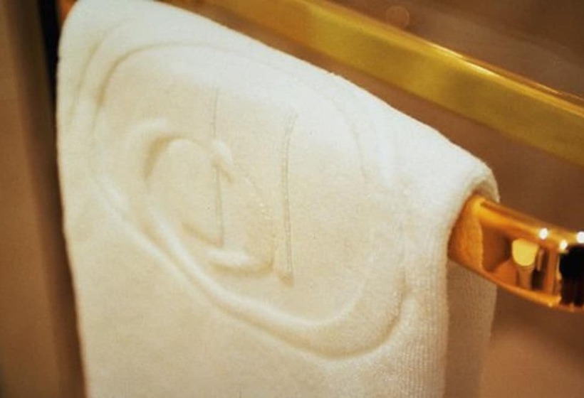 سوییت لوکس, Hilton Pyramids Golf