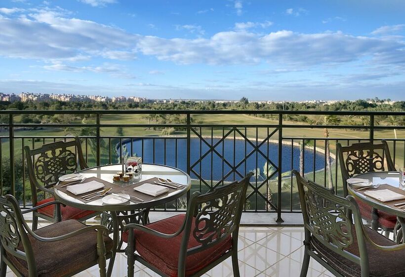 اتاق اجرایی, Hilton Pyramids Golf