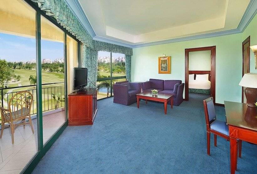 سوییت اجرایی, Hilton Pyramids Golf