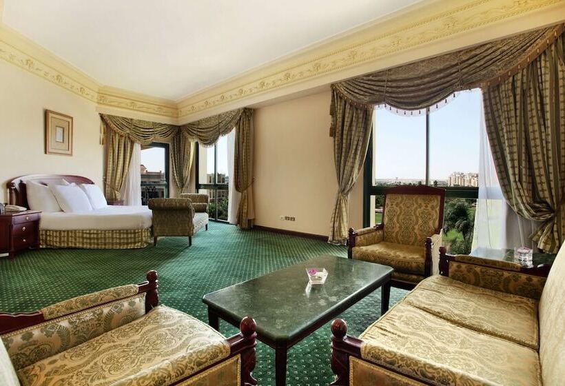 سوییت اجرایی, Hilton Pyramids Golf