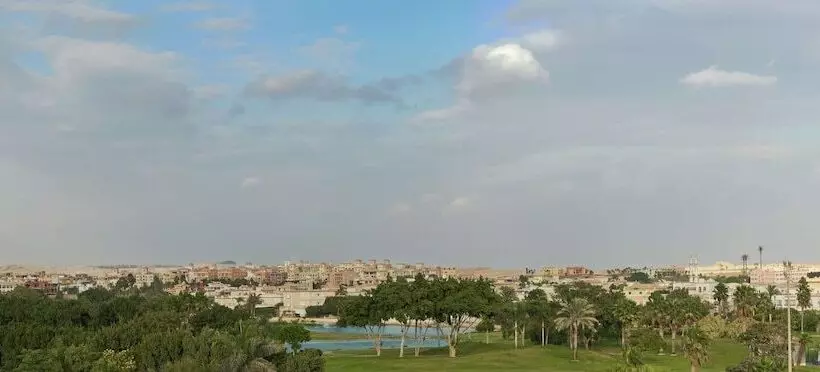 سوییت لوکس, Hilton Pyramids Golf