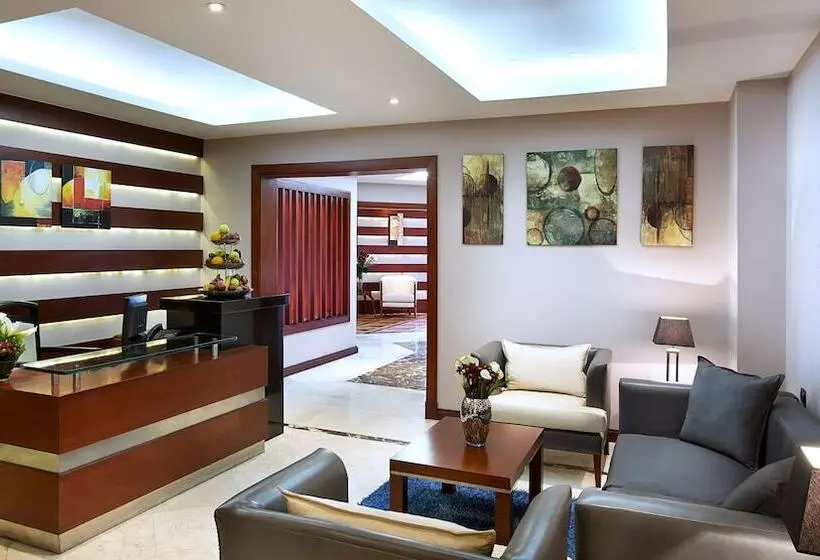 سوییت لوکس, Hilton Pyramids Golf