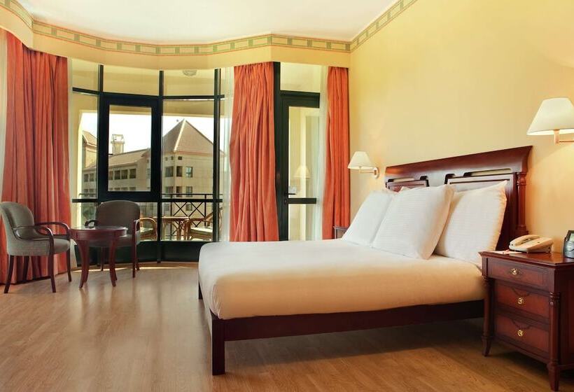 سوییت لوکس, Hilton Pyramids Golf