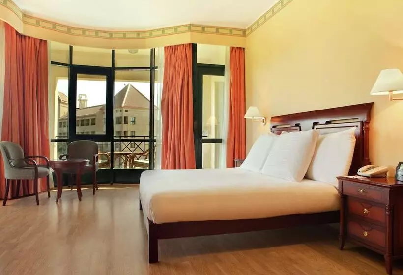 سوییت لوکس, Hilton Pyramids Golf