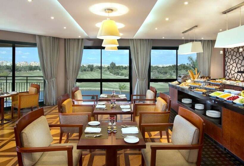 سوییت لوکس, Hilton Pyramids Golf