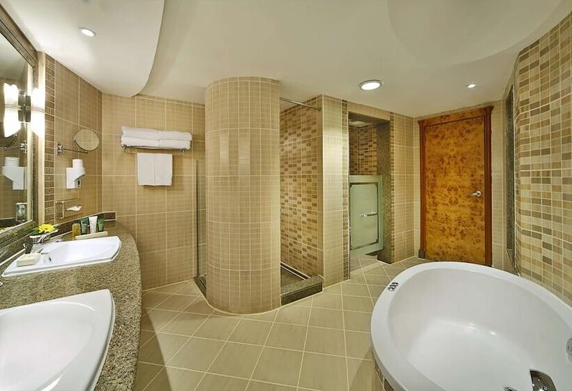 اتاق لوکس, Hilton Pyramids Golf