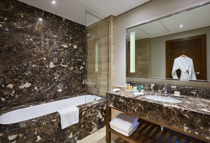 اتاق اجرایی, Hilton Pyramids Golf