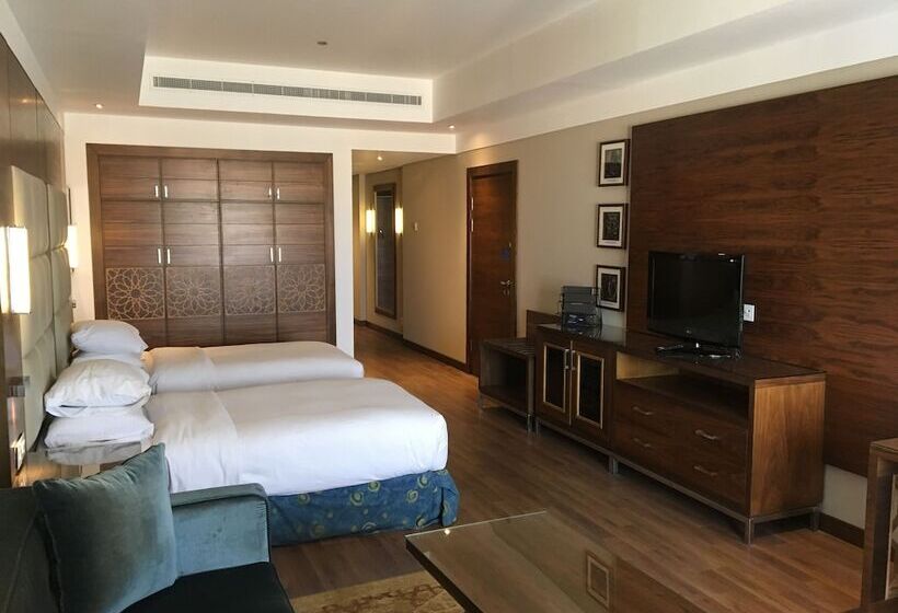 اتاق اجرایی, Hilton Pyramids Golf