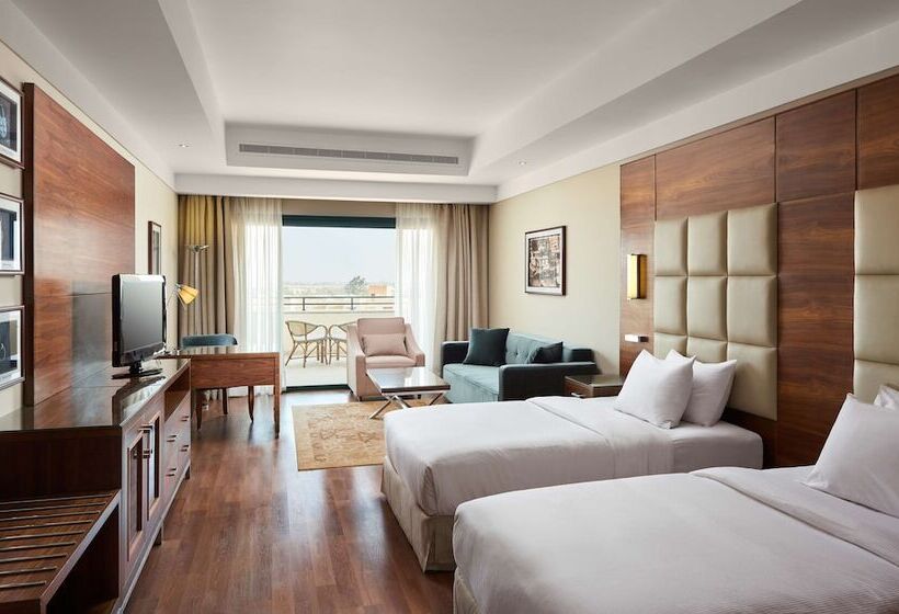 اتاق اجرایی, Hilton Pyramids Golf