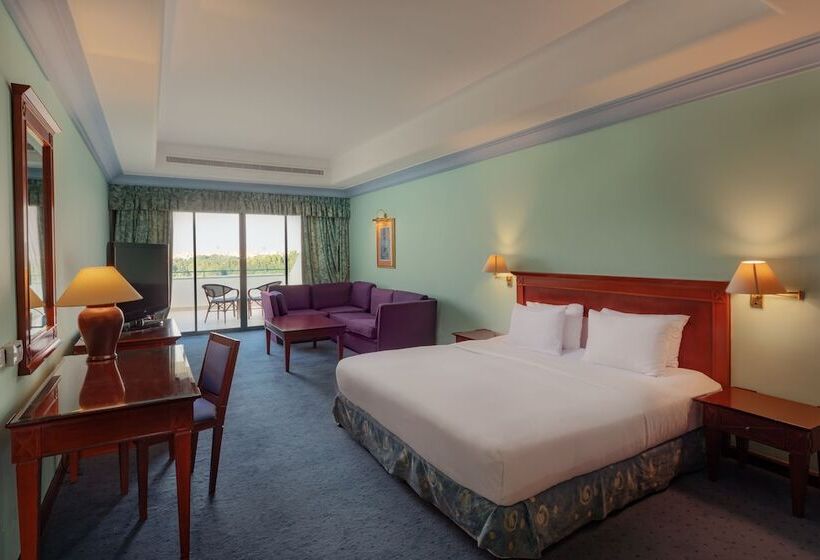 اتاق اجرایی, Hilton Pyramids Golf