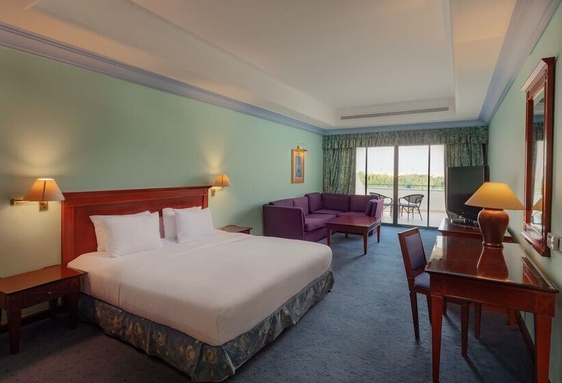 اتاق اجرایی, Hilton Pyramids Golf