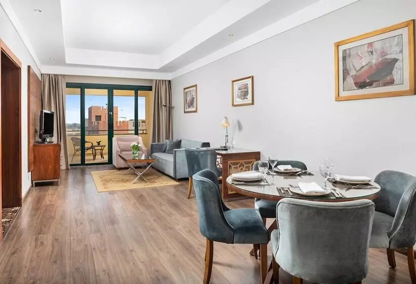 سوییت اجرایی, Hilton Pyramids Golf