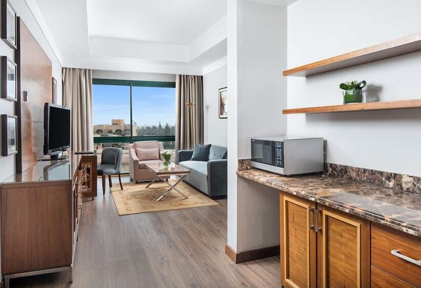 سوییت اجرایی, Hilton Pyramids Golf