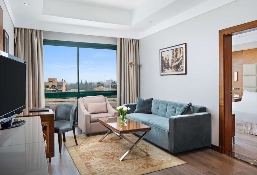جناح إدارى, Hilton Pyramids Golf