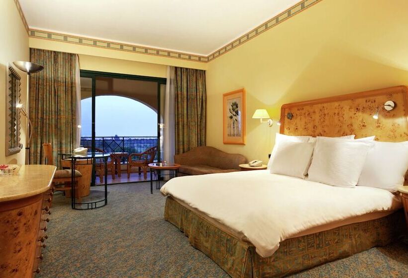 اتاق لوکس, Hilton Pyramids Golf