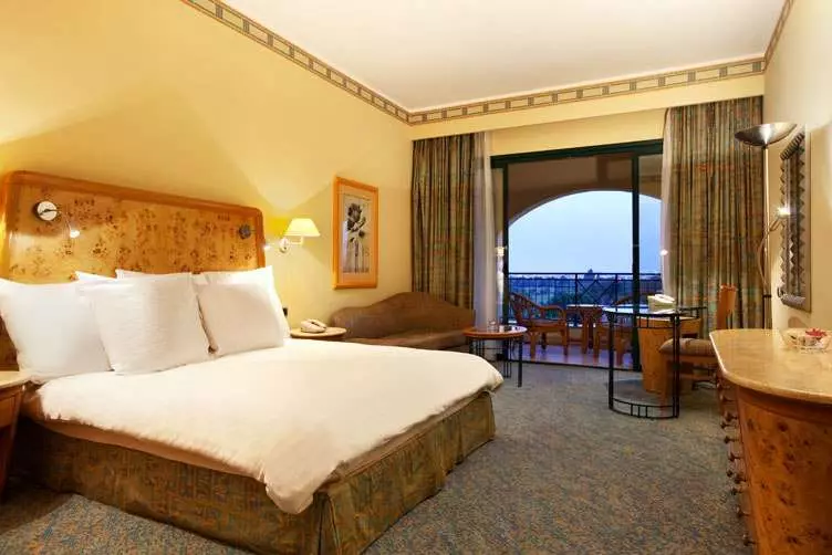اتاق استاندارد با تخت بزرگ, Hilton Pyramids Golf