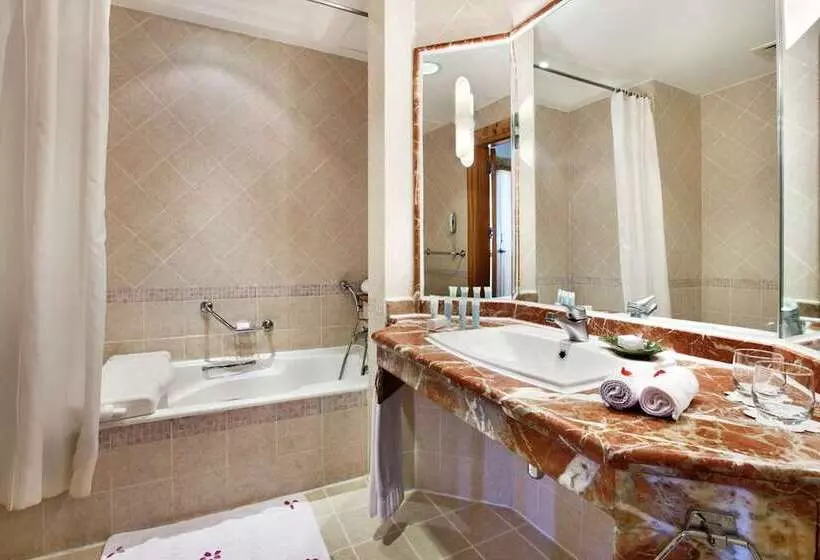 اتاق استاندارد با تخت بزرگ, Hilton Pyramids Golf