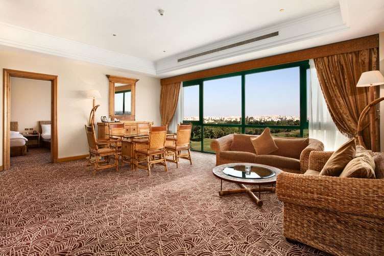 جناح إدارى, Hilton Pyramids Golf