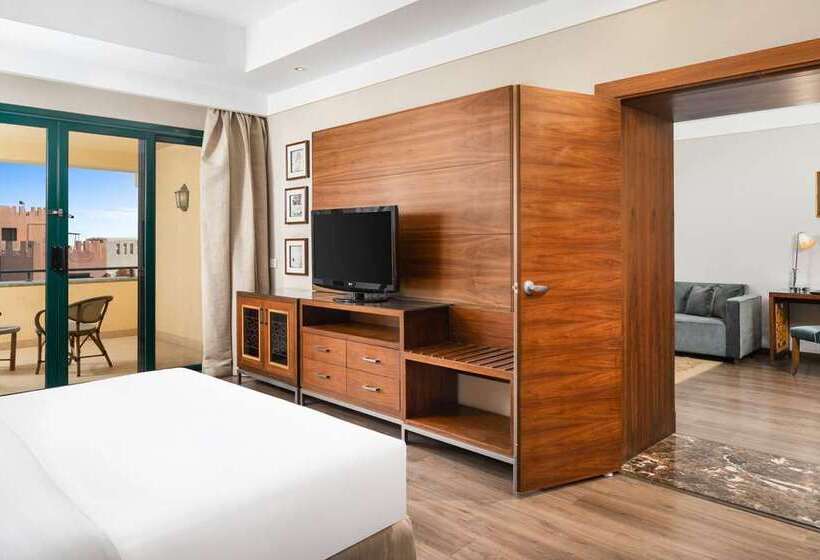 جناح جونيور إداري, Hilton Pyramids Golf