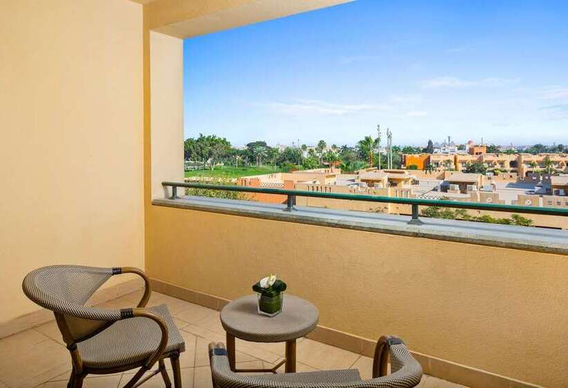 سوییت جونیور اجرایی, Hilton Pyramids Golf