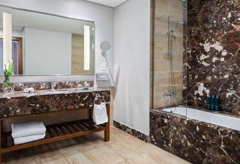 سوییت جونیور اجرایی, Hilton Pyramids Golf