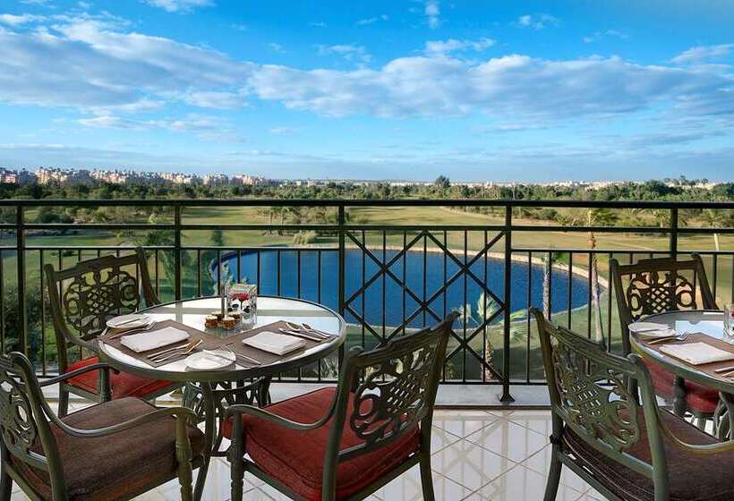 جناح جونيور إداري, Hilton Pyramids Golf