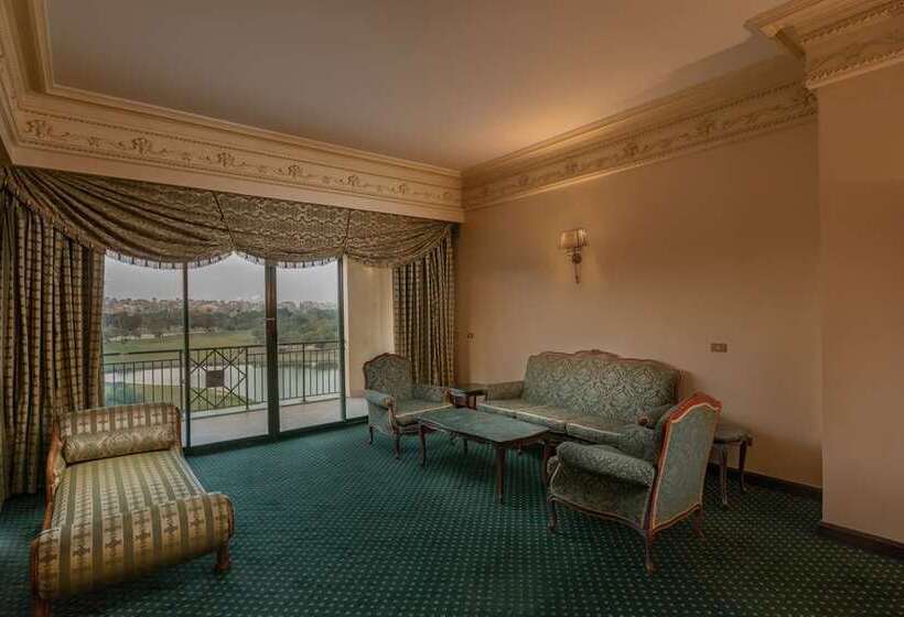 غرفة تنفيذية, Hilton Pyramids Golf