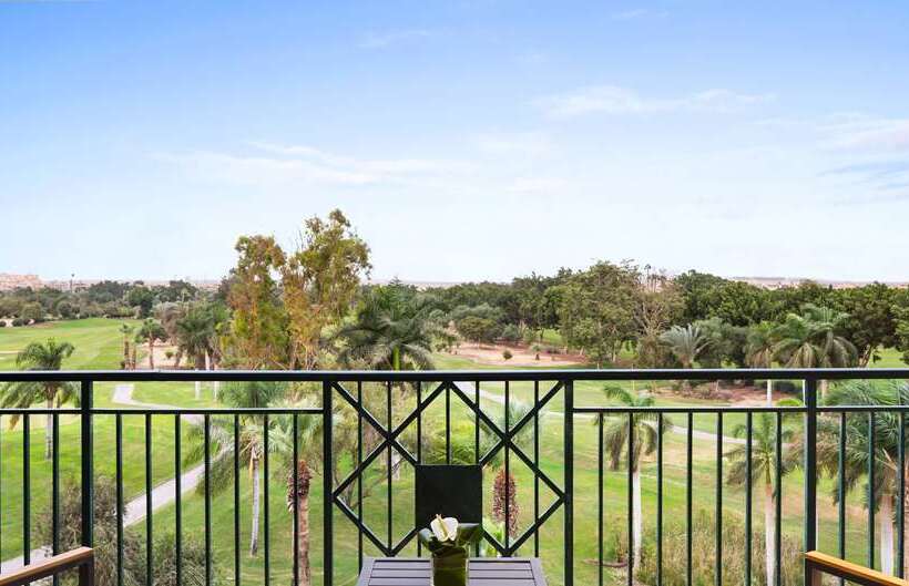 اتاق اجرایی, Hilton Pyramids Golf