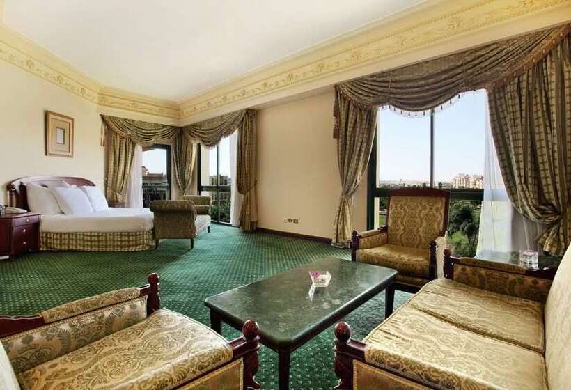 اتاق اجرایی, Hilton Pyramids Golf