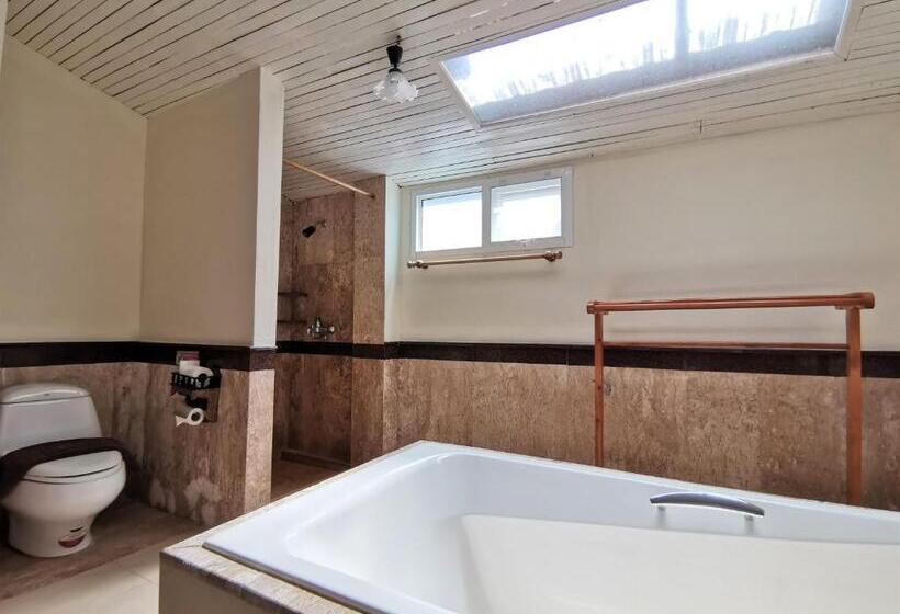 ‫فيلا غرفة نوم واحدة مطلة على الحديقة, Holiday Villa, Lanta