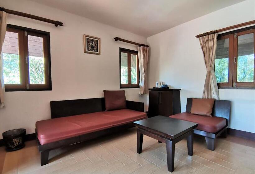 주니어 스위트, Holiday Villa, Lanta