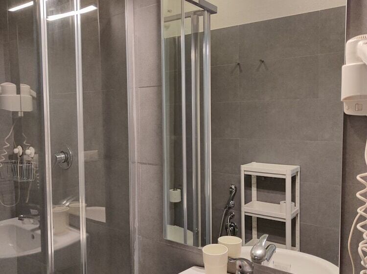 اتاق استاندارد, Ideal City Walk