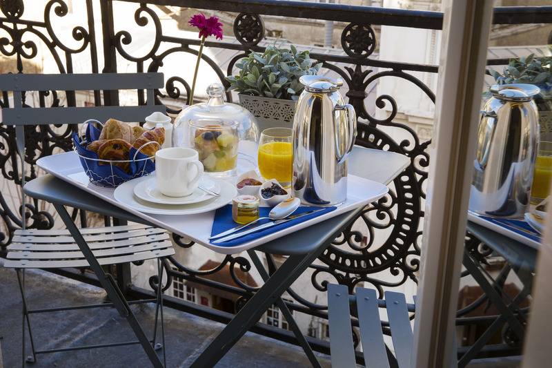 クラシックルーム, Mademoiselle