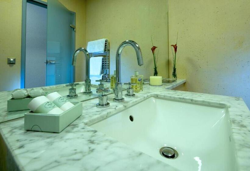 اتاق کلاس بیزنس, Penz West