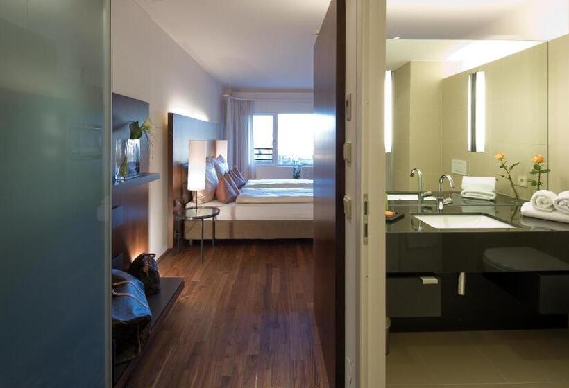 اتاق سوپریور, Penz West