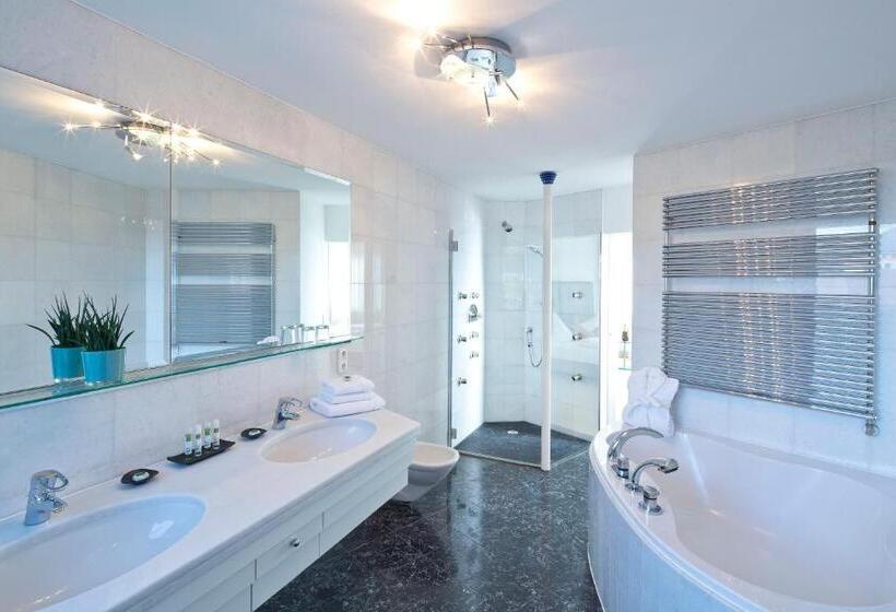 سوییت خانوادگی, Penz West