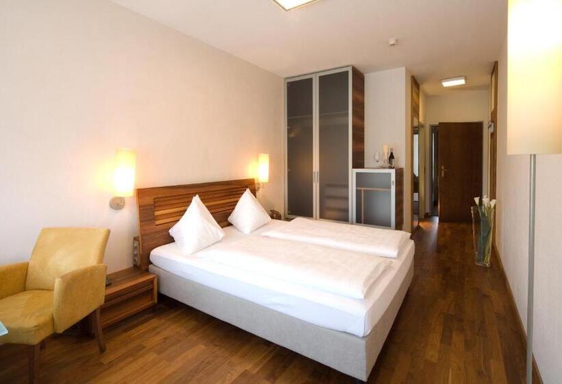 اتاق استاندارد, Penz West