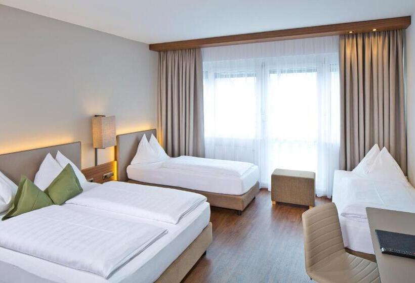 اتاق خانوادگی, Penz West