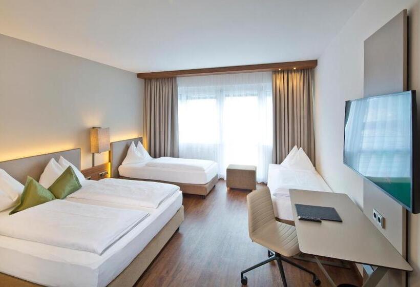 اتاق خانوادگی, Penz West