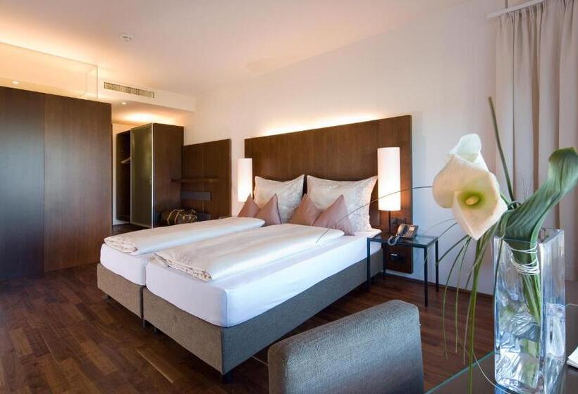 اتاق سوپریور یک تخته, Penz West