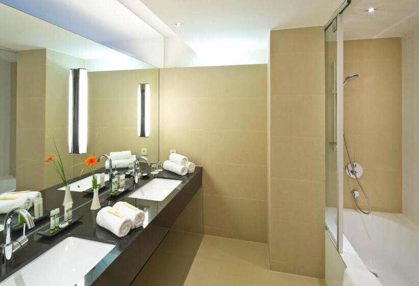 اتاق سوپریور سه تخته, Penz West