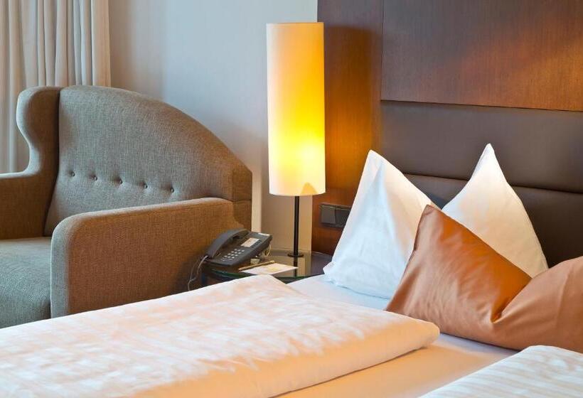 اتاق سوپریور سه تخته, Penz West