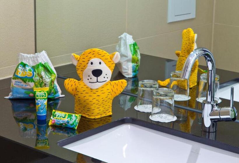 اتاق سوپریور خانوادگی, Penz West