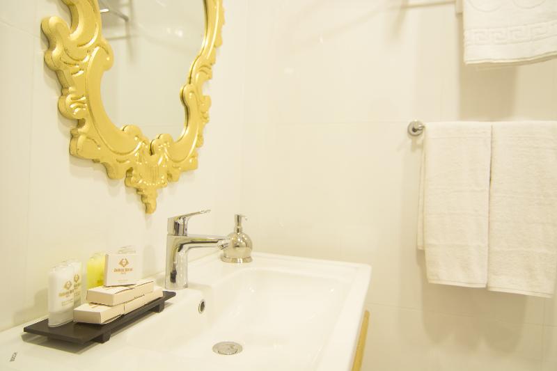 اتاق کلاس بیزنس, Penz West