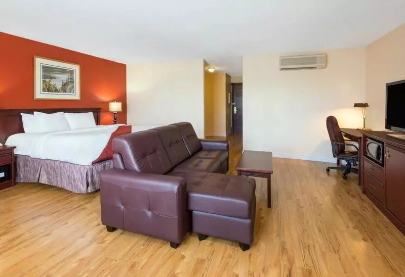 キングサイズベッドのデラックスルーム, Ramada Plaza By Wyndham Gatineau/manoir Du Casino
