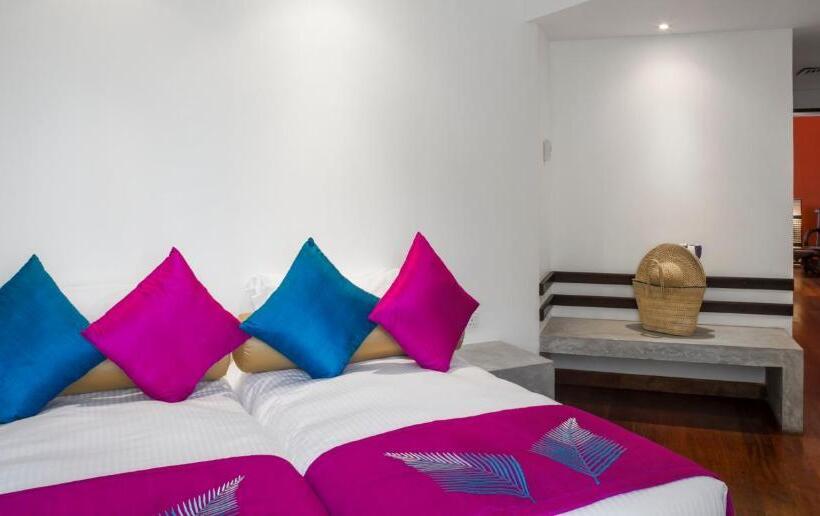 غرفة ديلوكس مطلّة علي البحر, Royal Palms Beach